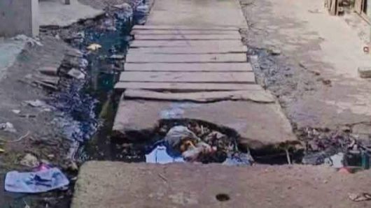 পাইকগাছার বাঁকা বাজারের অ’লি-গ’লির করুন বেহাল অবস্থা: পানি নিষ্কাশনের ড্রেন বন্ধ রাখায় নোংরা পানির দুর্গ`ন্ধেপরিবেশ