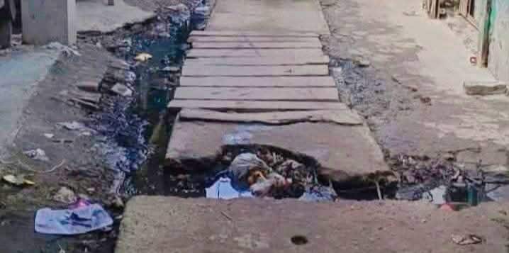 পাইকগাছার বাঁকা বাজারের অ’লি-গ’লির করুন বেহাল অবস্থা: পানি নিষ্কাশনের ড্রেন বন্ধ রাখায় নোংরা পানির দুর্গ`ন্ধেপরিবেশ