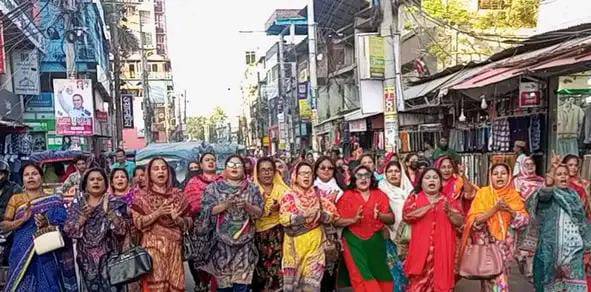 দিনাজপুরে খালেদা জিয়া প্রার্থী হওয়ায় জেলা মহিলা দলের আনন্দ মিছিল