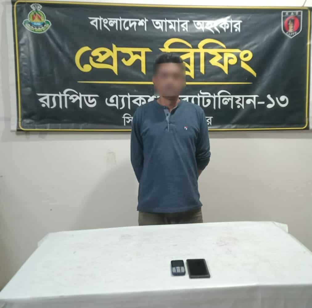 দিনাজপুরে বেপরোয়া বাস চালানোর ফলে দূর্ঘটনায় ৩ জন যাত্রীর মৃত্যুর ঘটনায় মামলা; র‍্যাব-১৩ অভিযানে বাস চালক গ্রেফতার