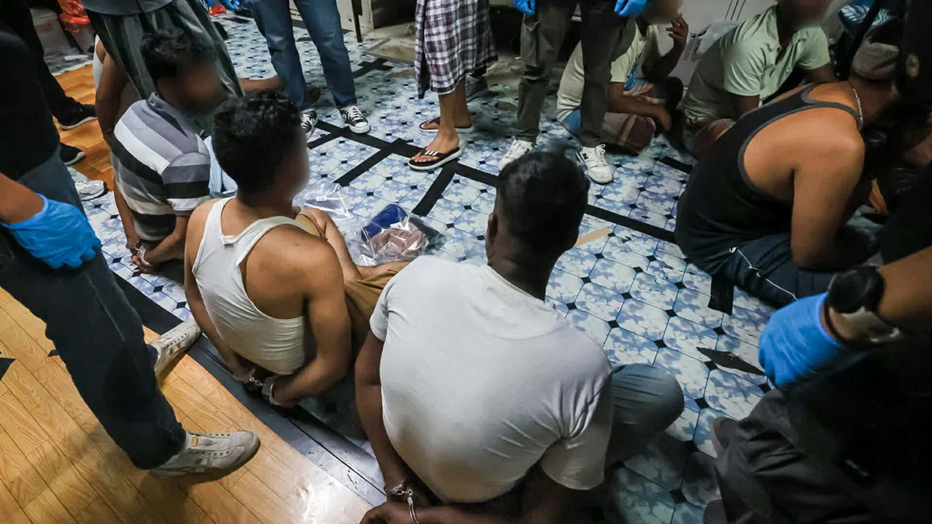 সিঙ্গাপুরে মাদকবিরোধী অভিযানে ১১ বাংলাদেশি আটক