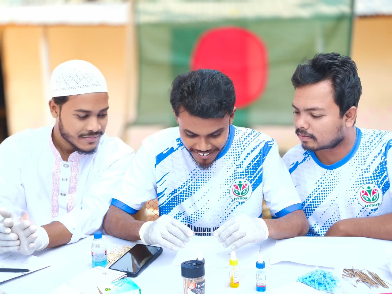 বিজয় দিবসে হাসি মুখ ইয়ুথ এন্ড সোশ্যাল ডেভেলপমেন্ট ফাউন্ডেশনের উদ্যোগে বিনামূল্যে রক্তের গ্রুপ নির্ণয় কর্মসূচি সম্পন্ন