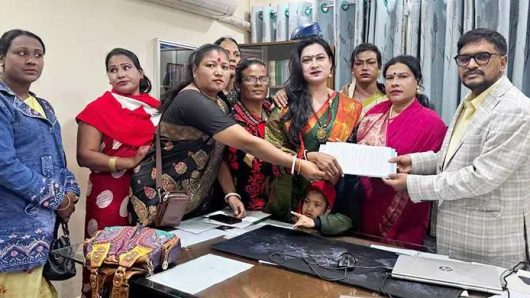 ভোটের মাঠে তৃতীয় লিঙ্গের রানী, লড়বেন রংপুর-৩ আসনে