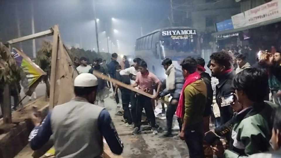 হাদির খুনিদের গ্রেপ্তার দাবিতে রংপুরে বিক্ষোভ, লাঙ্গল প্রতীক ভাঙচুর