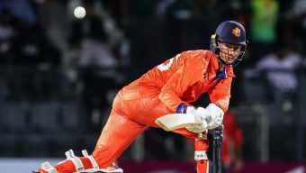 টি-টোয়েন্টিতে ডাবল সেঞ্চুরি, ডাচ অধিনায়কের এক ইনিংসে ২৩ ছক্কা ও ১৪ চার!