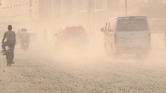 দিল্লির বাতাসে ভয়াবহ দূষণ, ঢাকায় কী পরিস্থিতি?