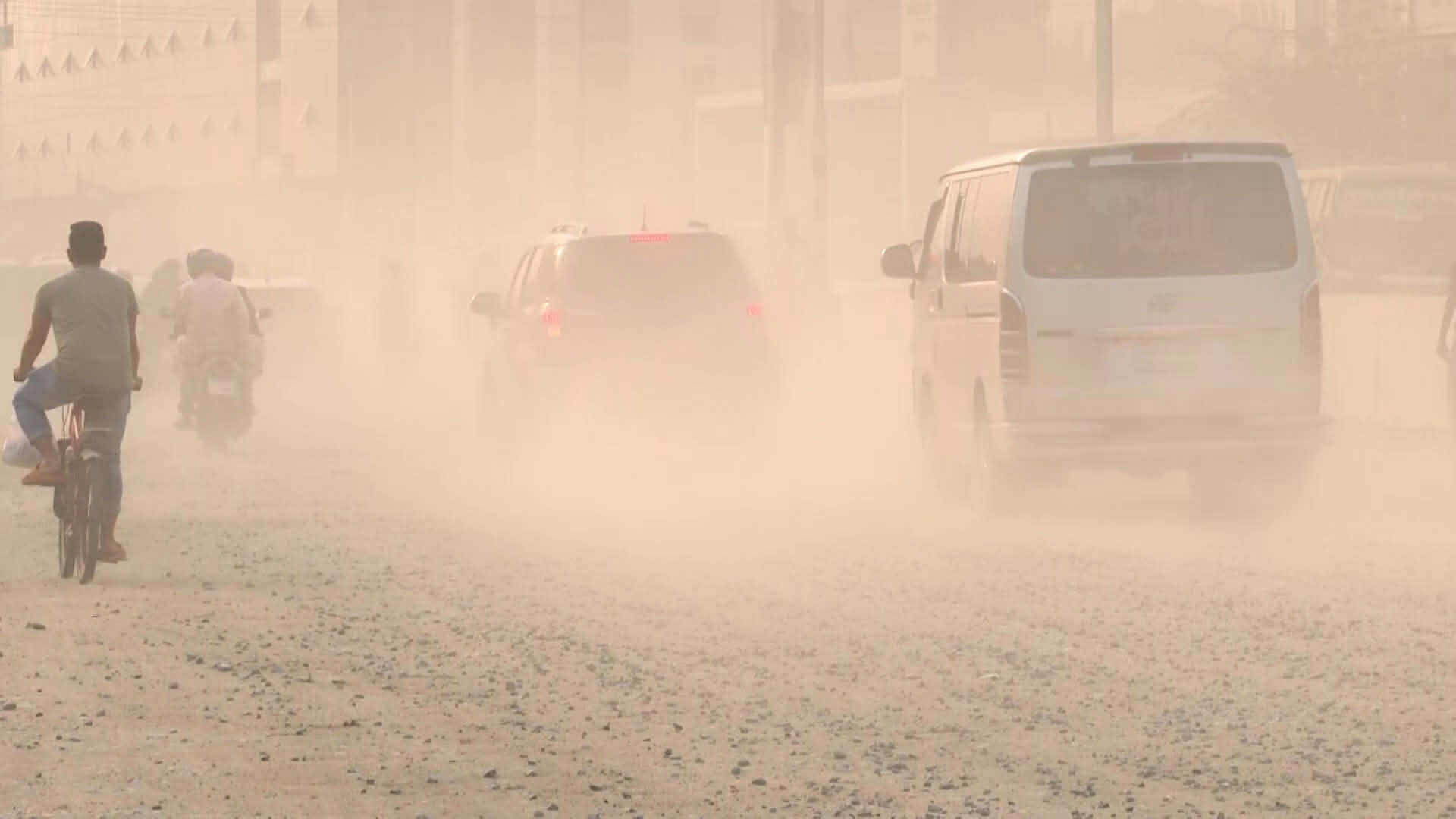 দিল্লির বাতাসে ভয়াবহ দূষণ, ঢাকায় কী পরিস্থিতি?