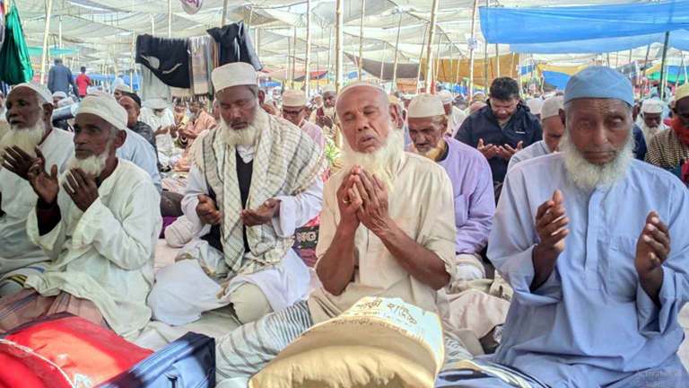 আখেরি মোনাজাতে শেষ হলো রংপুরের বিভাগীয় ইজতেমা