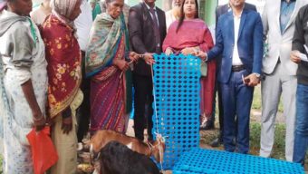 পীরগঞ্জে ক্ষুদ্র নৃ-গোষ্ঠির মাঝে ছাগল ও উপকরণ বিতরণ