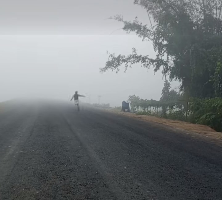 কুয়াশার চাদরে ঢাকা কুড়িগ্রাম, ১২ ডিগ্রিতে নেমে জনজীবন স্থবির
