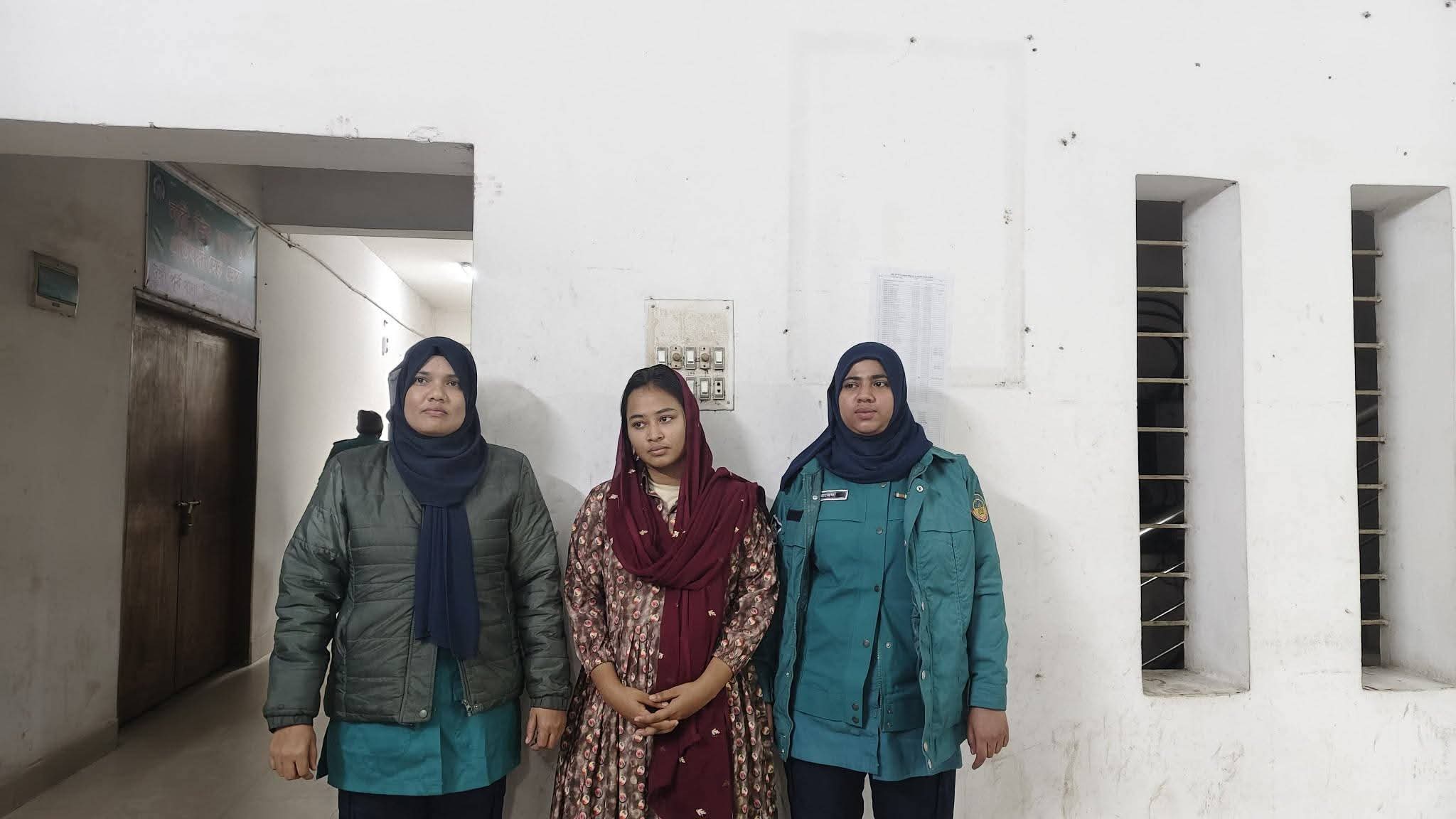 টঙ্গীতে যৌথবাহিনীর ঝটিকা অভিযান: ‘জুলাই যোদ্ধা’ পরিচয়দানকারী সুরভী গ্রেফতার