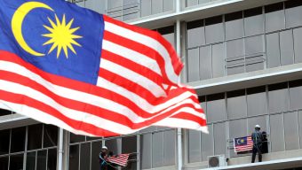 মালয়েশিয়ায় সেবা খাতে বিদেশি কর্মী নিয়োগের আবেদন বন্ধের ঘোষণা