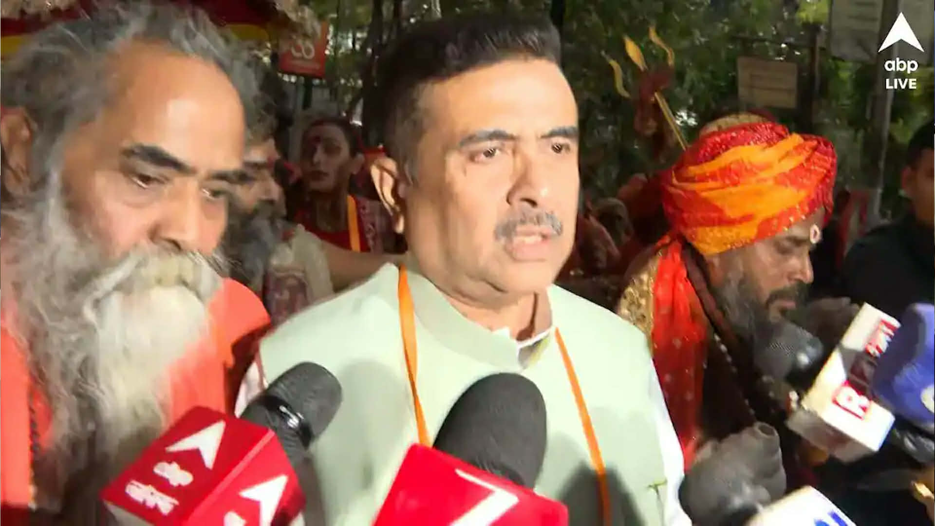 ৫ লাখ সন্ন্যাসী নিয়ে বাংলাদেশ দূতাবাস ঘেরাওয়ের হুমকি বিজেপি নেতার