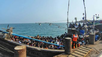 অবৈধভাবে মালয়েশিয়া যাওয়ার পথে সমুদ্র থেকে দালাল চক্রসহ ২৭৩ জন আটক