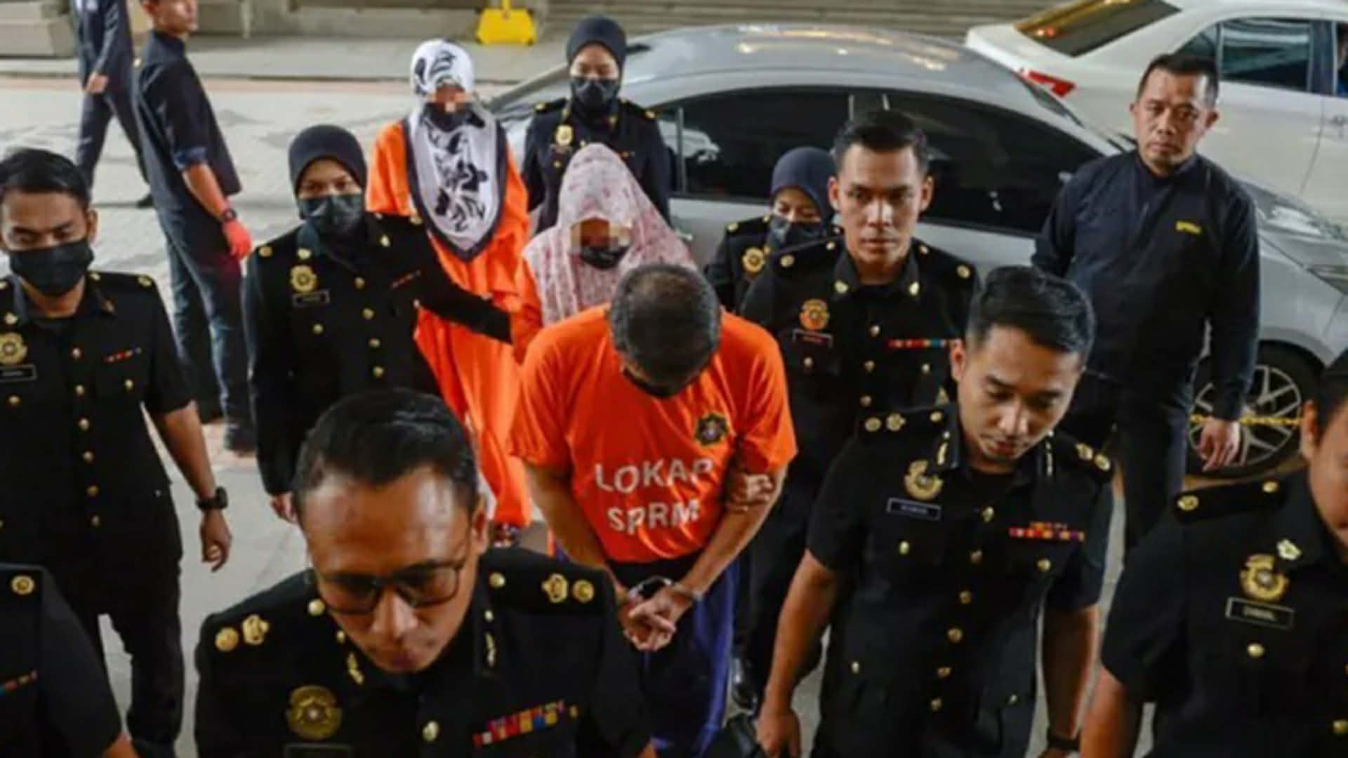 দুর্নীতির অভিযোগে মালয়েশিয়ার সাবেক সেনাপ্রধান ও স্ত্রীসহ আটক ৫