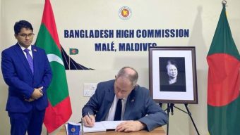 বেগম জিয়ার মৃত্যু: মালদ্বীপে শোক বইয়ে স্বাক্ষর বিদেশি কূটনীতিকদের