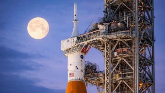 প্রস্তুত হচ্ছে আর্টেমিস-২, আগামী মাসে চন্দ্রাভিযানে যাচ্ছে নাসা!