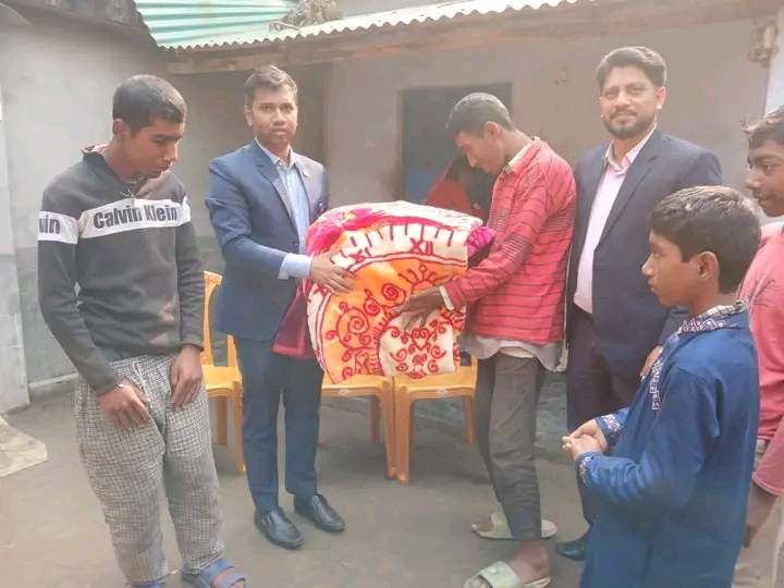 বোচাগঞ্জে ৫ প্রতিবন্ধী সন্তানের পাশে দাঁড়ালেন উপজেলা নির্বাহী অফিসার ।