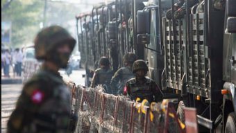 মিয়ানমারে নির্বাচনের মাঝেই স্কুলে বিমান হামলা!