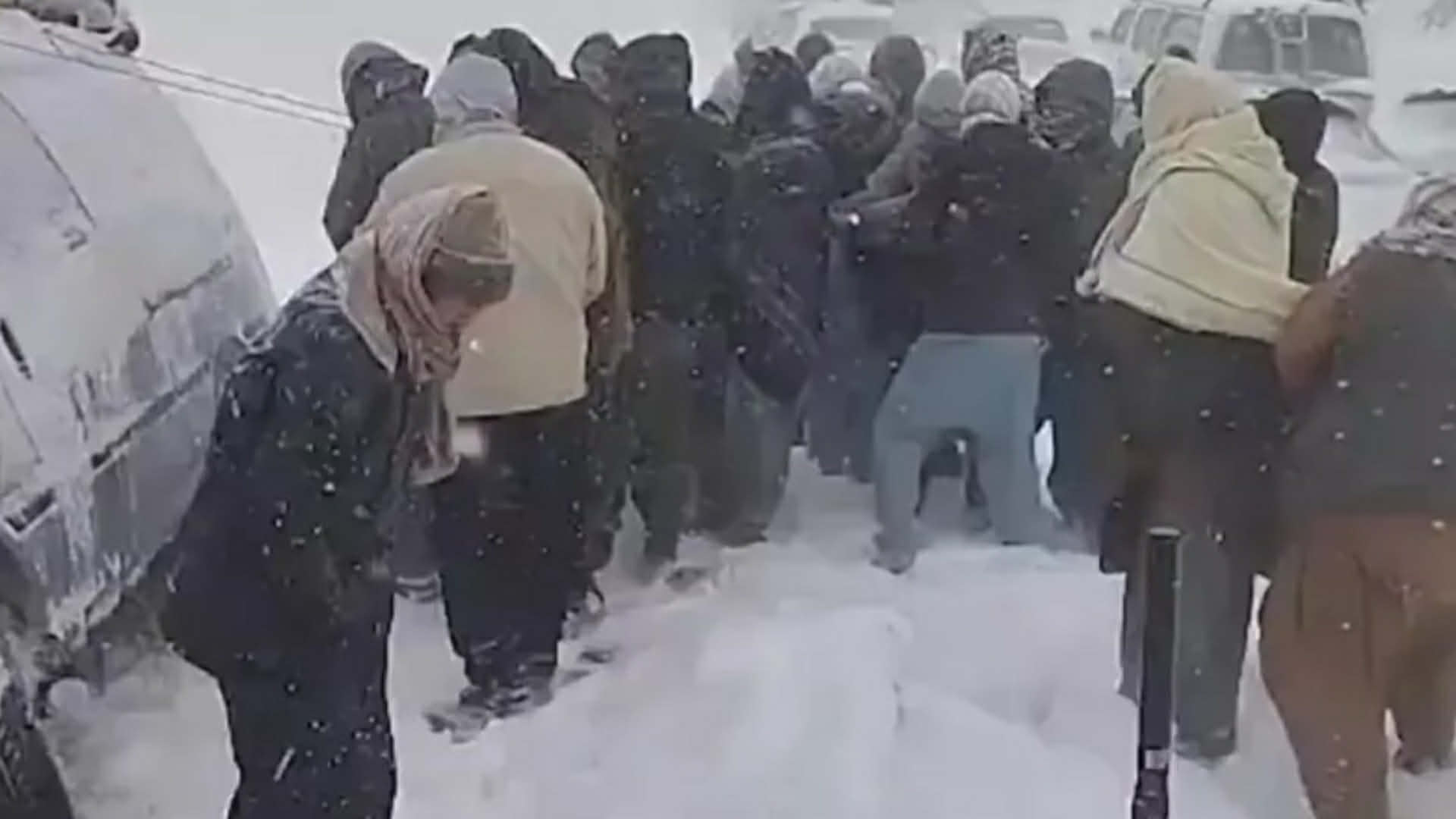 আফগানিস্তানে তুষারপাত ও আকস্মিক বন্যায় ১৭ জনের মৃত্যু