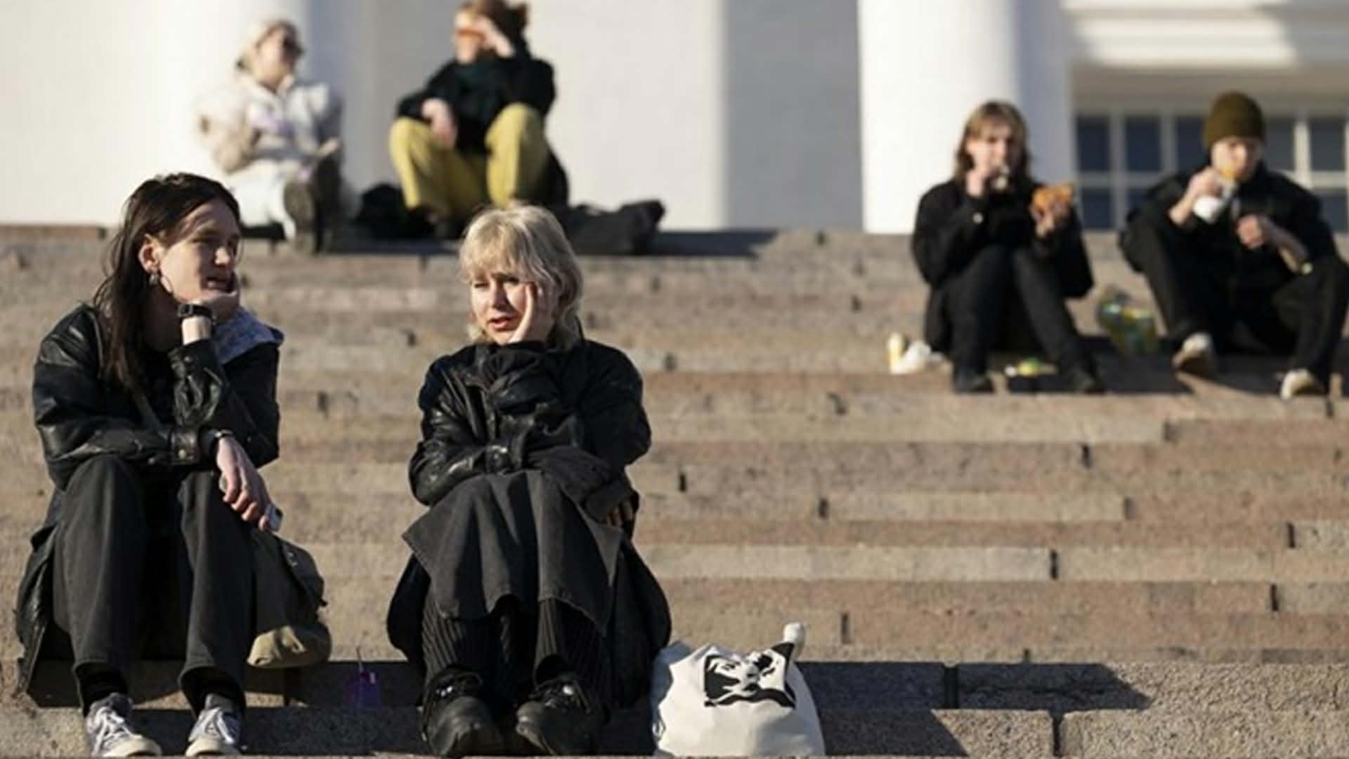 বেকারত্বে অসুখে জর্জরিত বিশ্বের সবচেয়ে সুখী দেশ