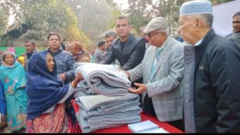 বোচাগঞ্জে অসহায় দুস্থদের মাঝে শীতবস্ত্র বিতরণ