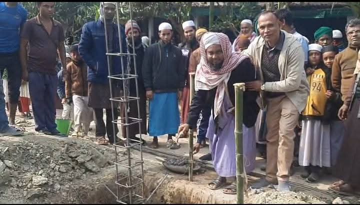 দারুল উলুম মুঈনুল ইসলাম হামিউচ্ছুন্নাহ মাদরাসার তিনতলার ভবনের নির্মাণ কাজের উদ্বোধন।