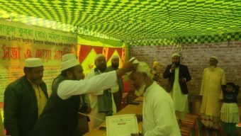 সেতাবগঞ্জ খাদিজাতুল কুবরা (রা.) মহিলা মাদ্রাসায় হিফজ সম্পন্ন ছাত্রীদের সনদ প্রদান।