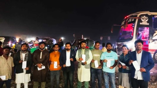 ব্রাহ্মণবাড়িয়ার বিশ্বরোড মোড়ে এনসিপির “হ্যাঁ” ভোটের পক্ষে জনসংযোগ।