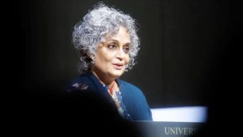 গাজা নিয়ে বিতর্কিত মন্তব্য, বার্লিন চলচ্চিত্র উৎসব বর্জনের ঘোষণা অরুন্ধতী রায়ের।