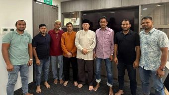 সিঙ্গাপুর মসজিদের ইফতার তহবিলে ১০ হাজার ডলার দান ১০ প্রবাসী বাংলাদেশির।