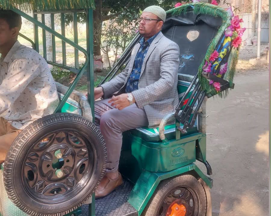 লিখিত আদেশ ছাড়াই সরে দাঁড়াতে বলা হলো রেজিস্টারকে