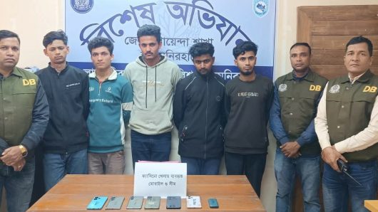 লালমনিরহাটে ভোরের অভিযানে অনলাইন ক্যাসিনো চক্রের ৫ সদস্য গ্রেপ্তার, উদ্ধার ৮২ সিম