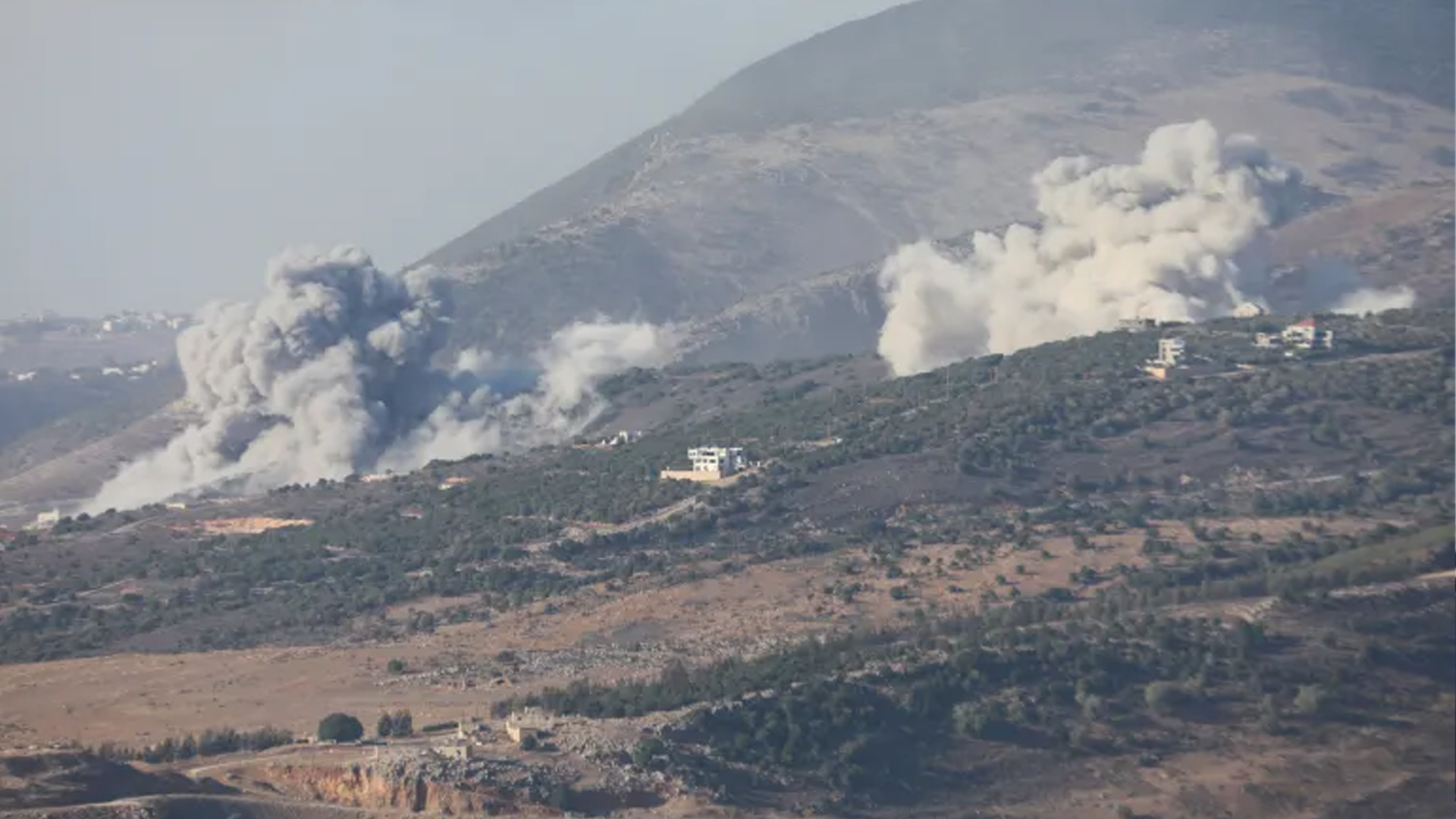 লেবানন-সিরিয়া সীমান্তে ইসরাইলের বোমা হামলায় নিহত ৪।