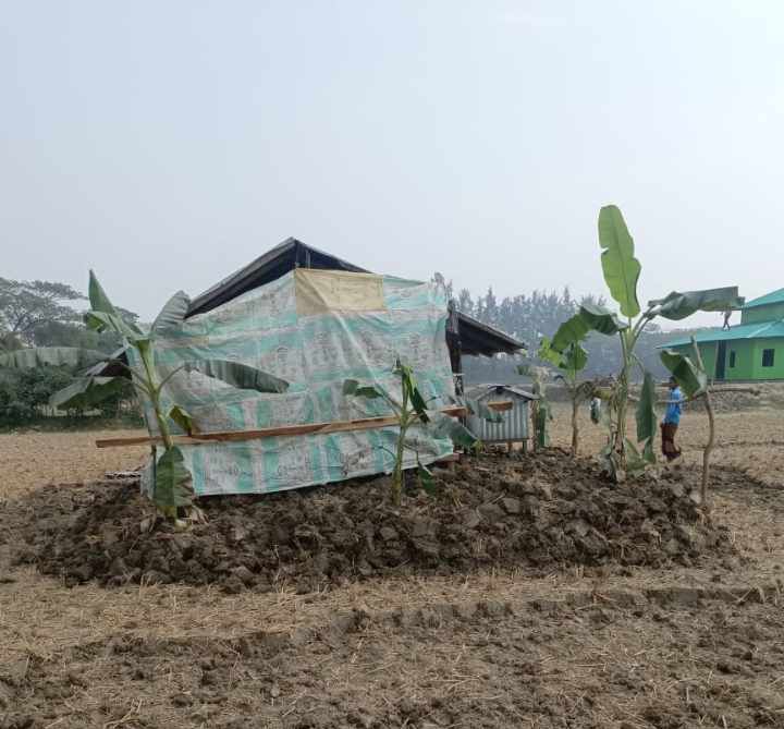 আদালতের নিষেধাজ্ঞা অমান্য করে মনপুরায় রাতের আঁধারে ঘর নির্মাণের অভিযোগ