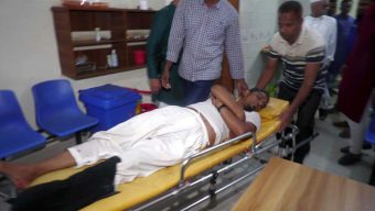 নাটোরে নিজের পিস্তলের গুলিতে পুলিশ কর্মকর্তা গুলিবিদ্ধ।