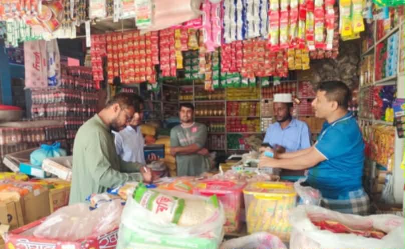 রমজানকে সামনে রেখে উখিয়ায় বাজার মনিটরিং জোরদার: ৪ ব্যবসায়ীকে ১১ হাজার টাকা জরিমানা