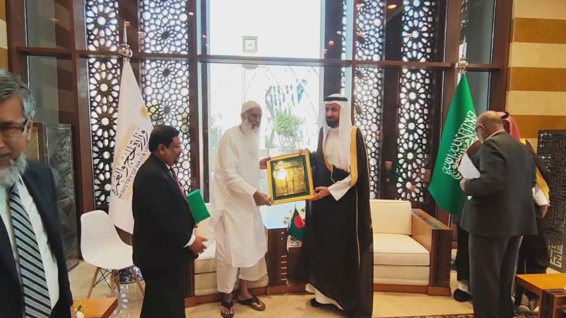 সৌদির হজ-উমরাহ মন্ত্রীর সঙ্গে ধর্মমন্ত্রী কায়কোবাদের বৈঠক
