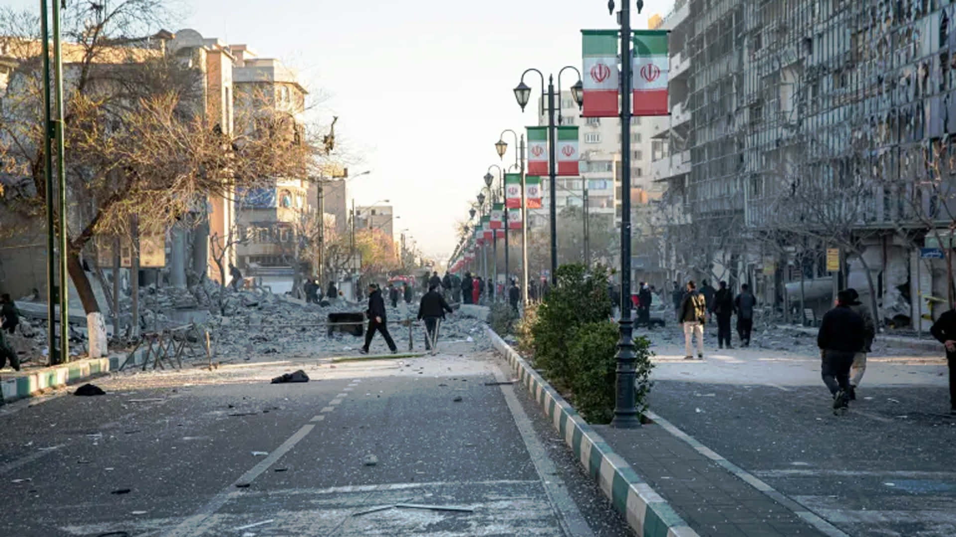 ইরানে যুক্তরাষ্ট্র-ইসরাইলের আগ্রাসনের অষ্টম দিনে যা ঘটছে?