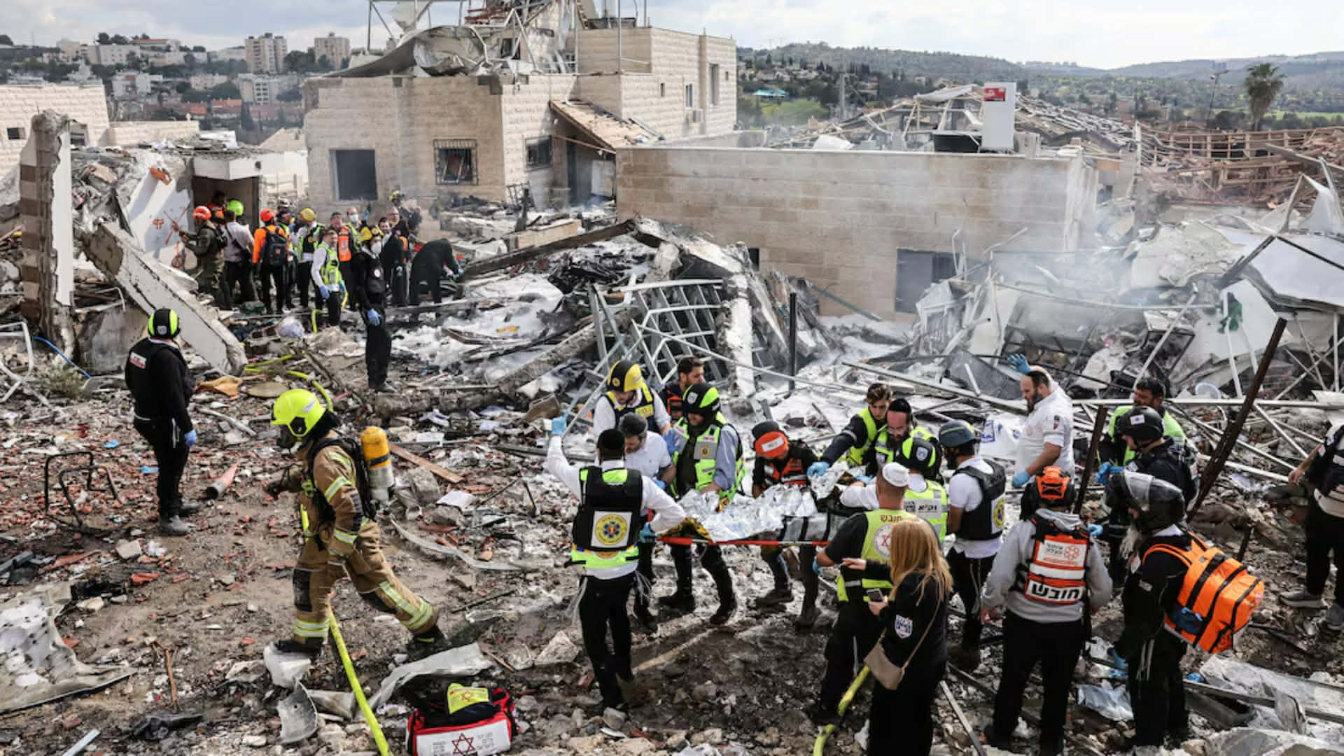 ইরানে ক্ষেপণাস্ত্রের আঘাতে তোলপাড় ইসরাইল, বহু হতাহত