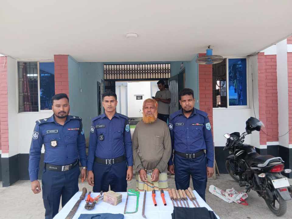 বোচাগঞ্জে চুরি ও ডাকাতির মামলায় আসামি গ্রেফতার।