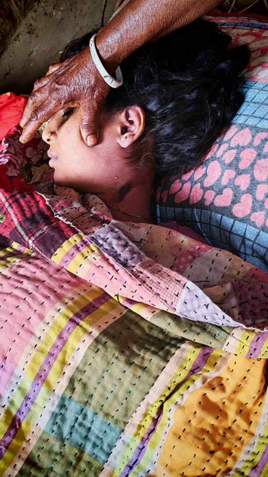 সাভারে গৃহবধূর রহস্যজনক মৃত্যু, ময়নাতদন্ত ছাড়াই মরদেহ বোচাগঞ্জে—তদন্তে পুলিশ।