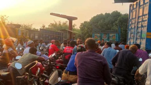জ্বালানি তেলের জন্য দীর্ঘ লাইন: জনভোগান্তি চরমে