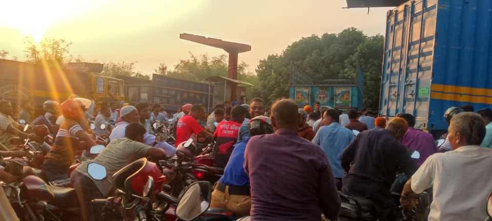 জ্বালানি তেলের জন্য দীর্ঘ লাইন: জনভোগান্তি চরমে